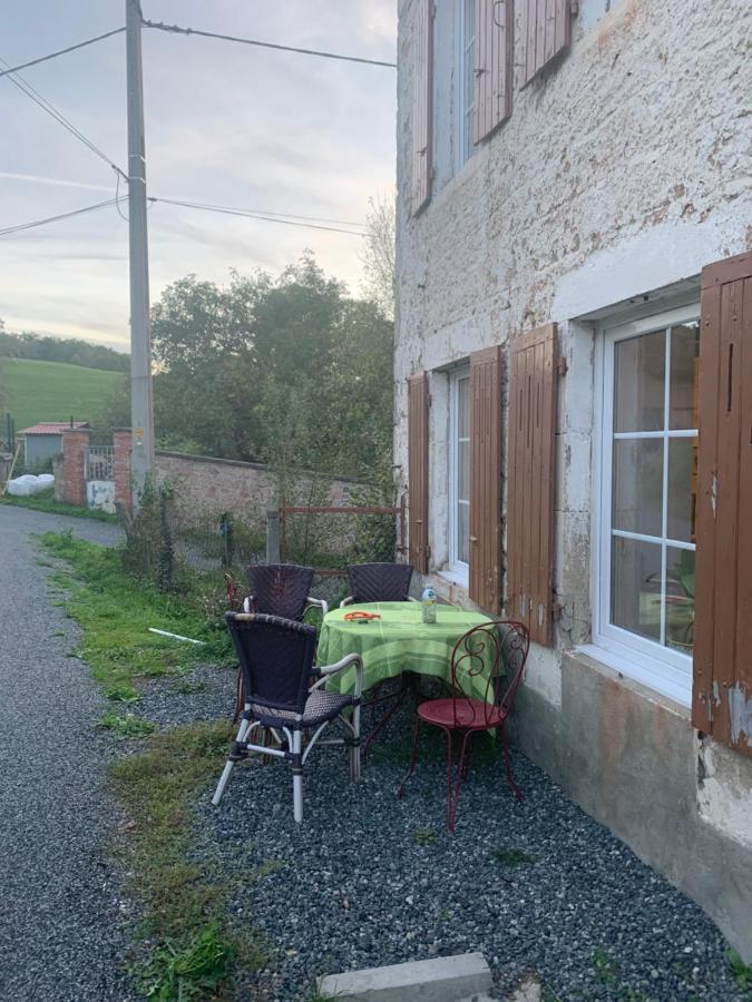 Busset Liages Situe Dans Le Bourbonnais 1 Chambres Lit Double Et Un Clic Clac Exterior photo
