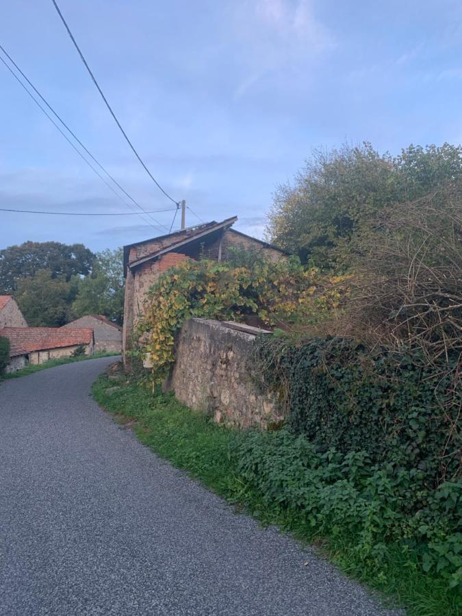 Busset Liages Situe Dans Le Bourbonnais 1 Chambres Lit Double Et Un Clic Clac Exterior photo