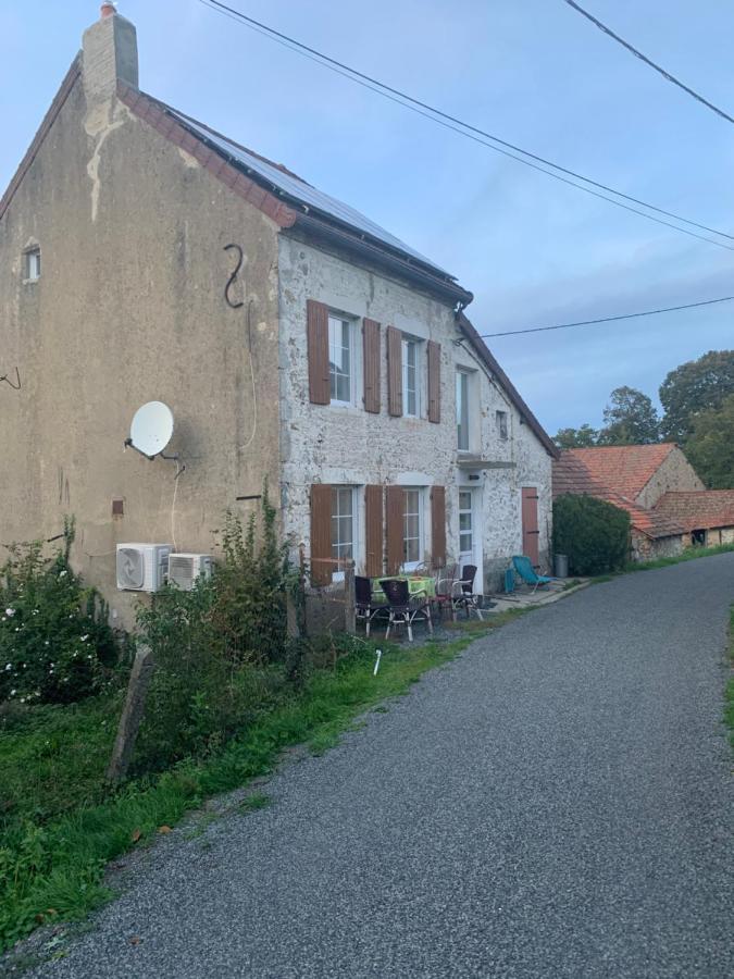 Busset Liages Situe Dans Le Bourbonnais 1 Chambres Lit Double Et Un Clic Clac Exterior photo